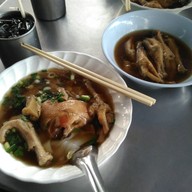 เมนูของร้าน เจ๊หงส์ ก๋วยเตี๋ยวไก่ตุ๋น สูตรมะระ รามคำแหง19/1