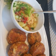 กำแพงแก้ว บาย เชฟตูตู