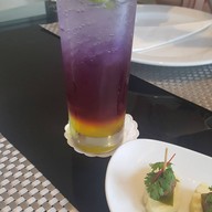 กำแพงแก้ว บาย เชฟตูตู