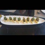 กำแพงแก้ว บาย เชฟตูตู