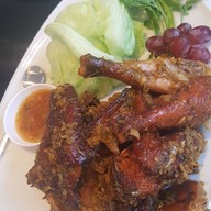 กำแพงแก้ว บาย เชฟตูตู