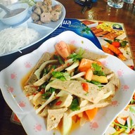 นฤมลแหนมเนือง