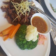 กำแพงแก้ว บาย เชฟตูตู