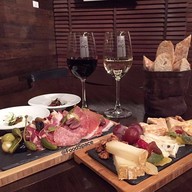 Wine Pub โรงแรมพูลแมนคิงเพาเวอร์ กรุงเทพฯ