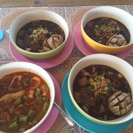 ร้านก๋วยเตี๋ยวอิ่มอร่อย แยกพระยืน