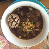 ร้านก๋วยเตี๋ยวอิ่มอร่อย แยกพระยืน