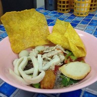 เมนูของร้าน ร้านก๊วยเตี๋ยวลูกชิ้นปลาจารุณี