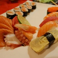 เมนูของร้าน Tsunami Sushi Bar