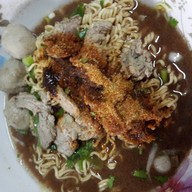 เมนูของร้าน ก๋วยเตี๋ยวลูกชิ้นแชมป์ รามอินทรา