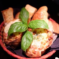 เมนูของร้าน It's "Happened To Be" a Closet สีลม