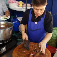เป็ดย่าง หมูกรอบ สาธุประดิษฐ์