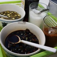 เป็ดย่าง หมูกรอบ สาธุประดิษฐ์