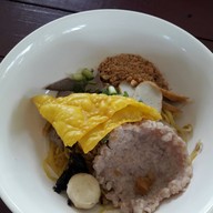 ก๋วยเตี๋ยว ปั๊ม Pt พนัสนิคม
