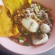 ร้านก๊วยเตี๋ยวลูกชิ้นปลาจารุณี