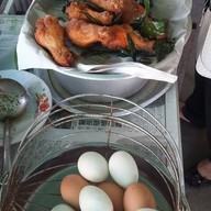 เมนูของร้าน ขนมจีนป้าเพ็ญ ถนนทรายทอง