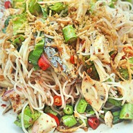 ยำขนมจีนเส้นสด แสบดากกระชาก ลิ้นไก่