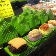 ข้าวเหนียวมูน พุ่มหิรัญ ตลาดนัดสัมมากร