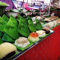 ข้าวเหนียวมูน พุ่มหิรัญ ตลาดนัดสัมมากร