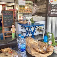 ก๋วยเตี๋ยวเรือรสเยี่ยม กระเพราถาด