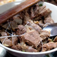 เมนูของร้าน ก๋วยเตี๋ยวเนื้อ2เจ๊ นครนายก