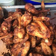 เมนูของร้าน ไก่ทอด ประชาสงเคราะห์30 ห้วยขวาง อยู่ปากทางเข้าสนามกีฬาข้างร้านน้ำปั่น ร้านขนมรังผึ้ง