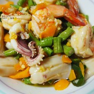 เมนูของร้าน ครัวอัปษร สามเสน