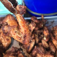 เมนูของร้าน ไก่ทอด ประชาสงเคราะห์30 ห้วยขวาง อยู่ปากทางเข้าสนามกีฬาข้างร้านน้ำปั่น ร้านขนมรังผึ้ง