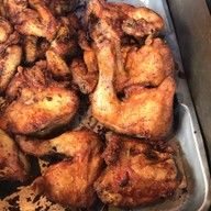 เมนูของร้าน ไก่ทอด ประชาสงเคราะห์30 ห้วยขวาง อยู่ปากทางเข้าสนามกีฬาข้างร้านน้ำปั่น ร้านขนมรังผึ้ง