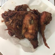 เมนูของร้าน ไก่ทอด ประชาสงเคราะห์30 ห้วยขวาง อยู่ปากทางเข้าสนามกีฬาข้างร้านน้ำปั่น ร้านขนมรังผึ้ง