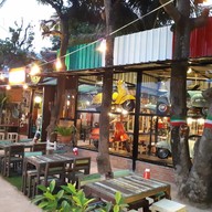 หน้าร้าน เสวนาพาเพลิน