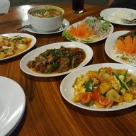 บรรยากาศ กุ้งกัน Mon's Day
