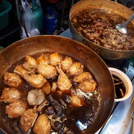 บรรยากาศ นายเอ็งหมูตุ๋นกระทะทอง