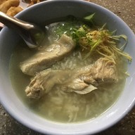 เมนูของร้าน ข้าวต้มปลา โจ๊กหมู สามแยกหมี
