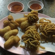 เมนูของร้าน ข้าวต้มปลา โจ๊กหมู สามแยกหมี