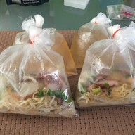 เมนูของร้าน บะหมี่เกี๊ยว สีลมซอย 10