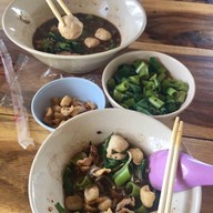 ก๋วยเตี๋ยวเรือตั้งหลัก หน้าโรงเรียนวรรัตน์ศึกษา(นนทบุรี)