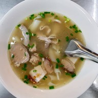 เมนูของร้าน ก๋วยจั๊บนายเอ็ก (Nai Ek Roll Noodle) เยาวราช (primary branch)