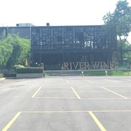 RIVER WINE Restaurant and Wine Bar ปากเกร็ด