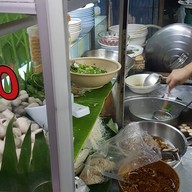ก๋วยเตี๋ยวลูกชิ้นหมูและเนื้อ