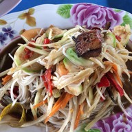 เมนูของร้าน ส้มตำหน้าวัดเลาขวัญ