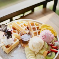 Fruit mix waffle