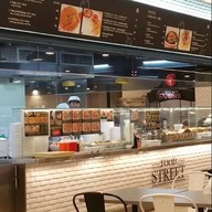 หน้าร้าน Dr. Egg The Street