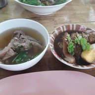 เมนูของร้าน ข้าวต้มปลาเฮียนุ