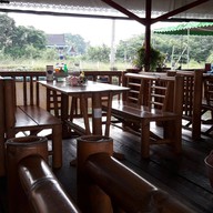 บรรยากาศ แพอาหารเย็นตาโฟใต้