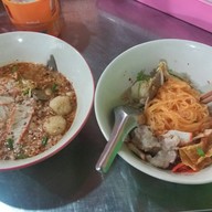 ร้านก๋วยเตี๋ยวหมูจ๊ะจ๋า