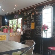 บ้านร่มฉัตร coffee sweet นาทวี