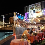 บรรยากาศ Palm Square