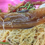 เมนูของร้าน ฉอเล้ง หมี่กระเฉดตลาดพลู ตลาดพลู