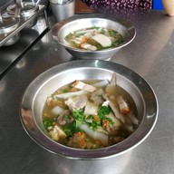เมนูของร้าน ก๋วยจั้บสามแยก