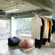 บรรยากาศ B Store